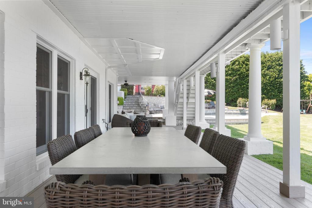 804 Coachway
