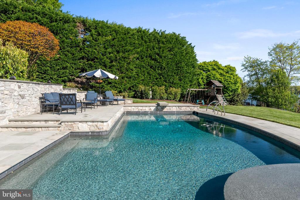 804 Coachway