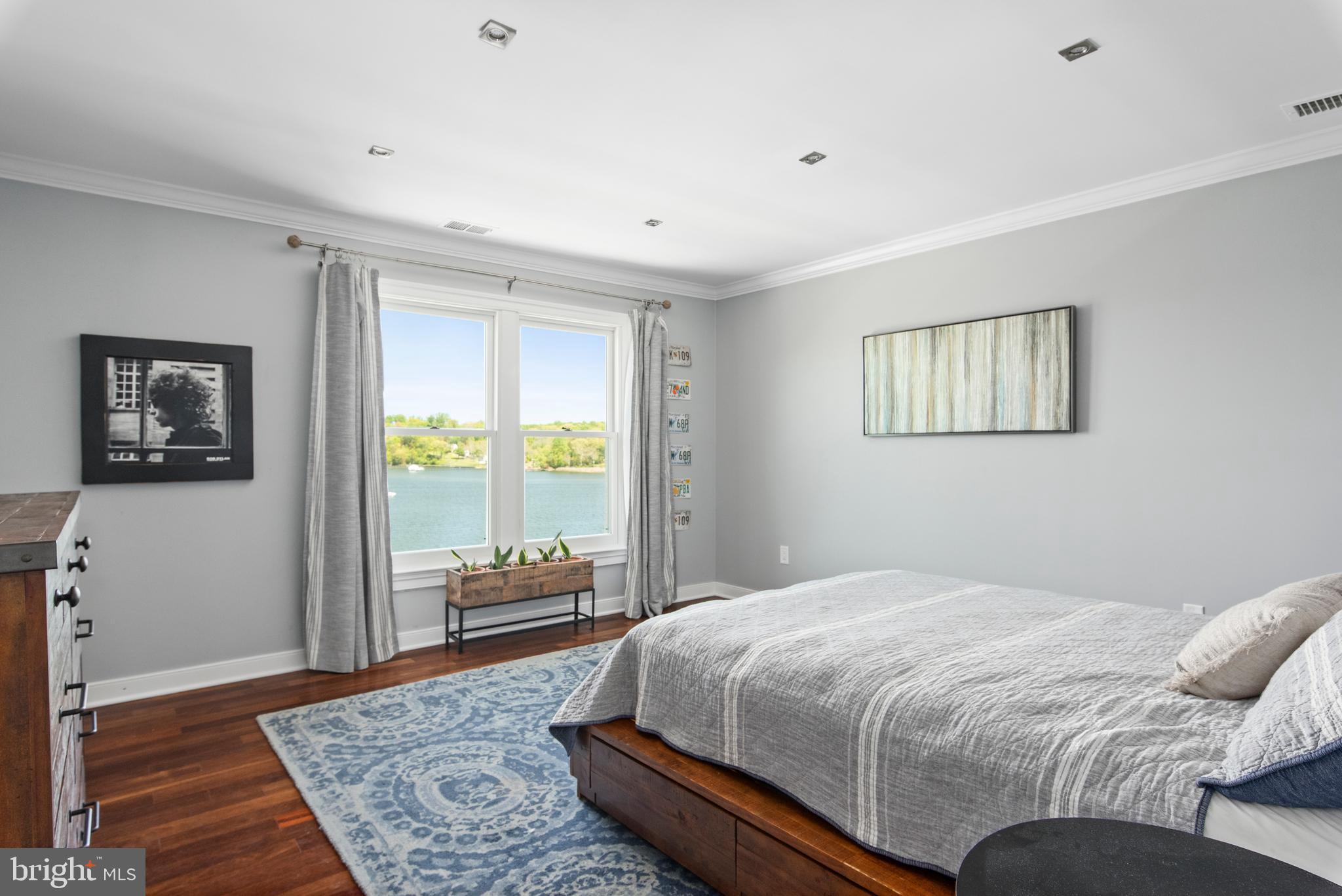 804 Coachway