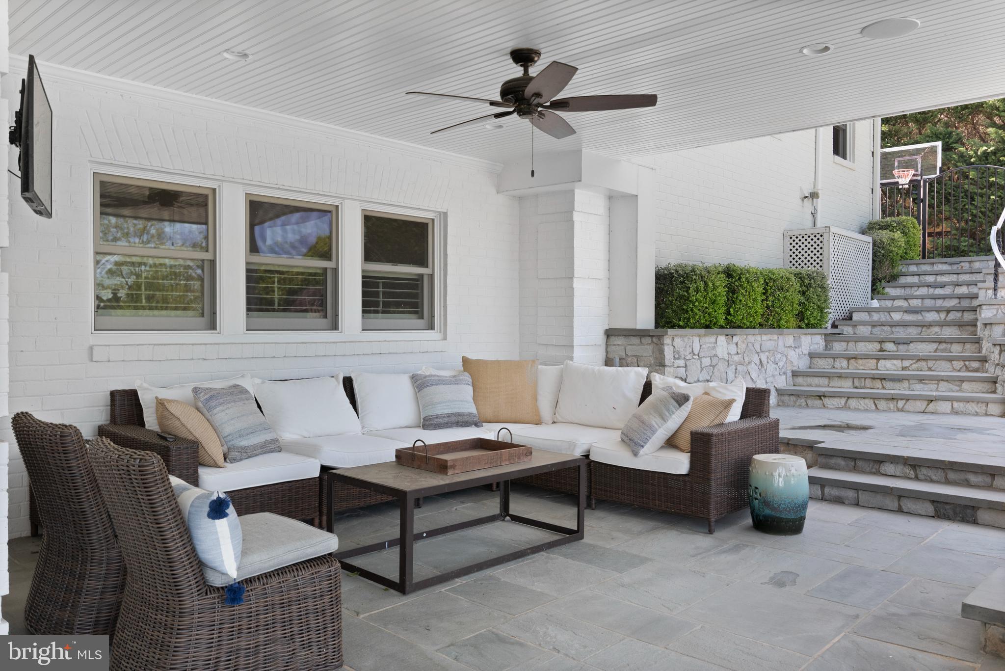 804 Coachway
