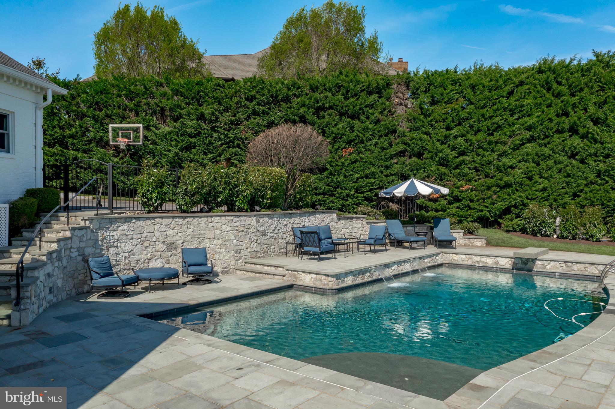 804 Coachway