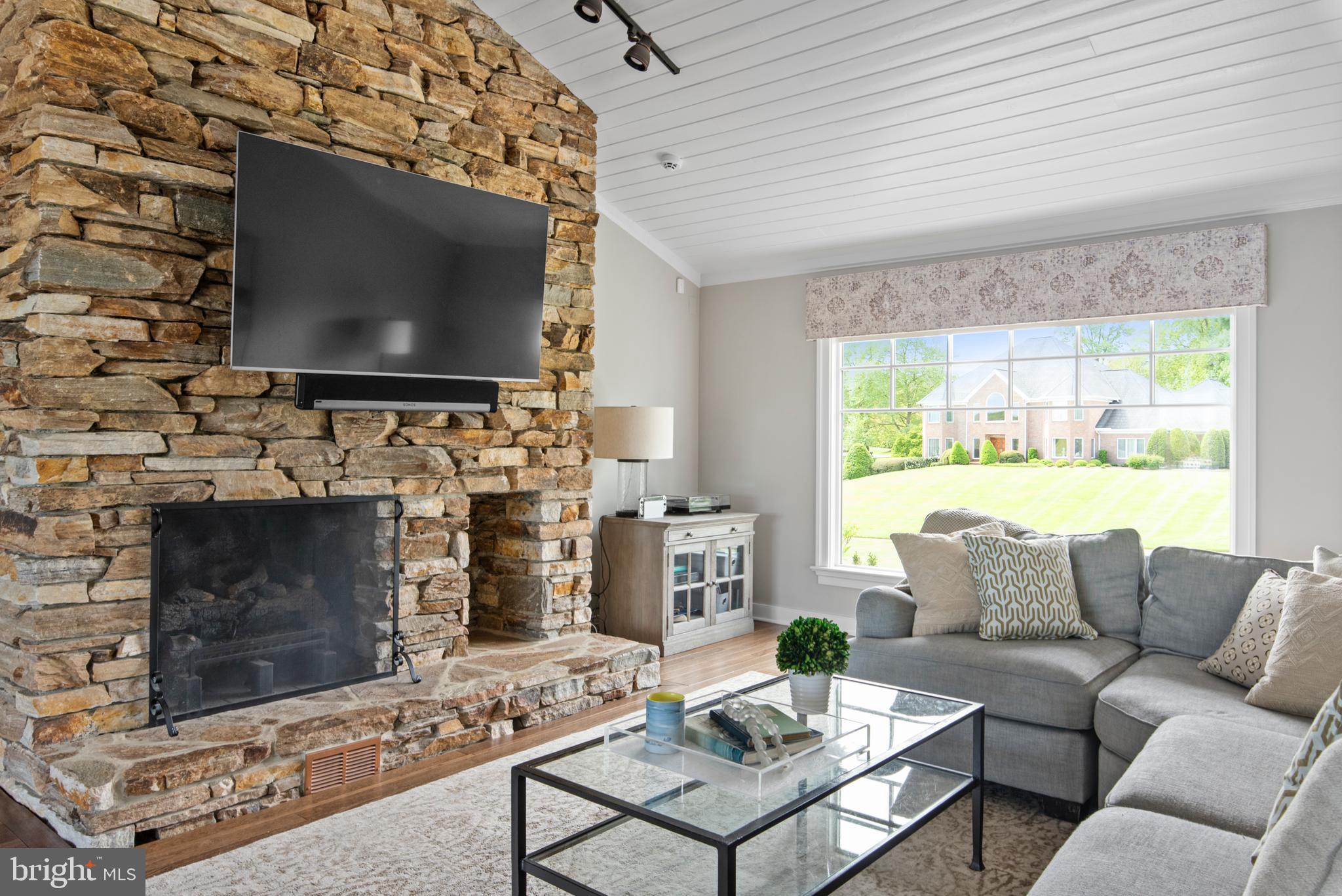 804 Coachway
