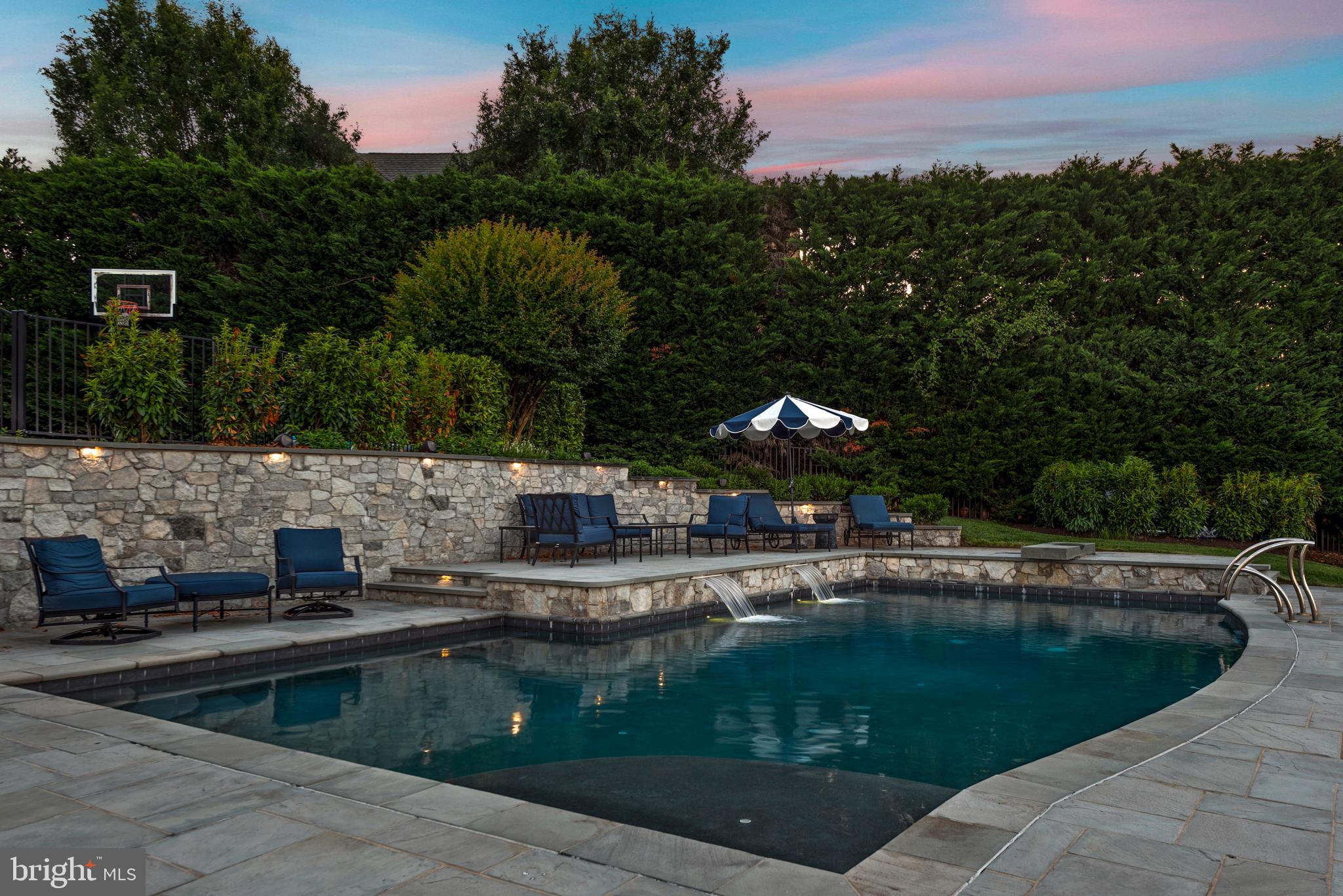 804 Coachway
