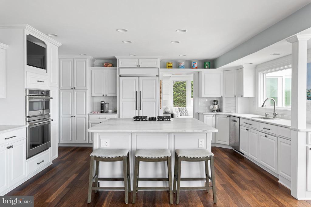 804 Coachway