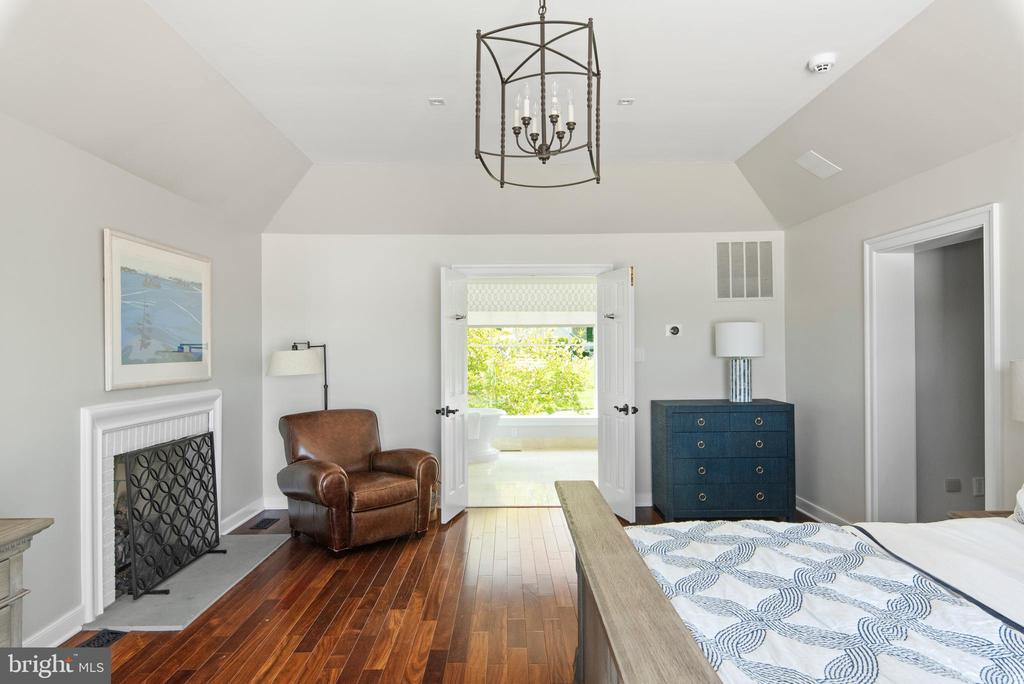 804 Coachway
