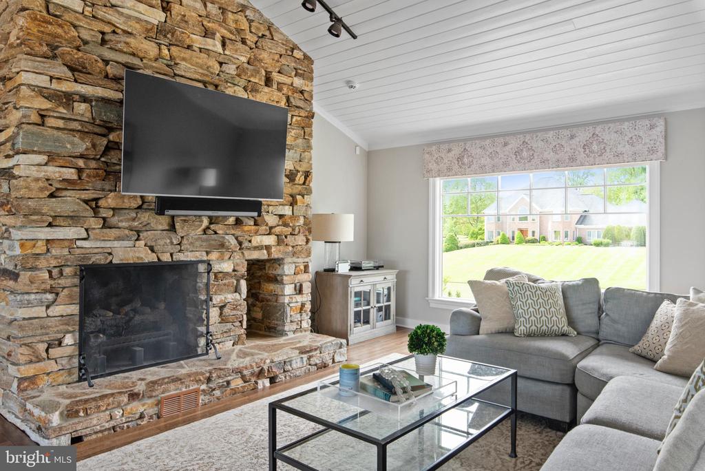 804 Coachway