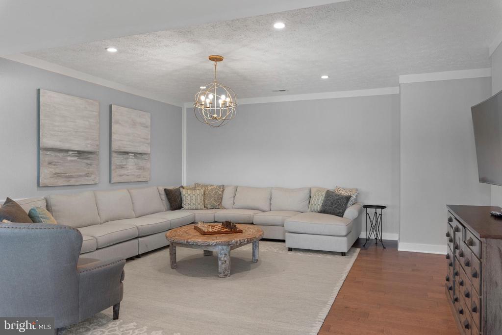 804 Coachway