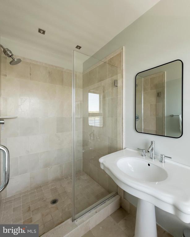 804 Coachway