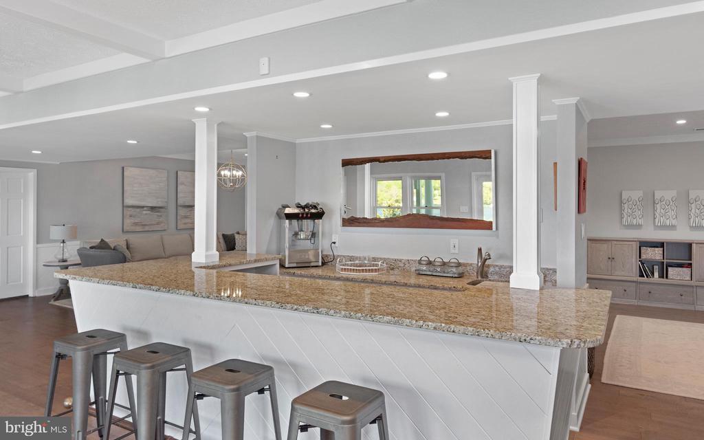804 Coachway