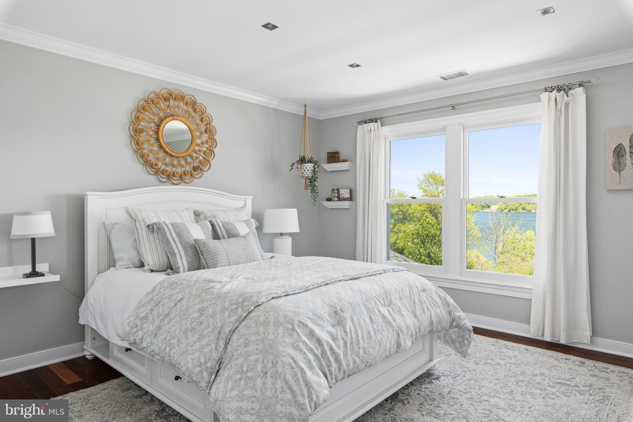 804 Coachway