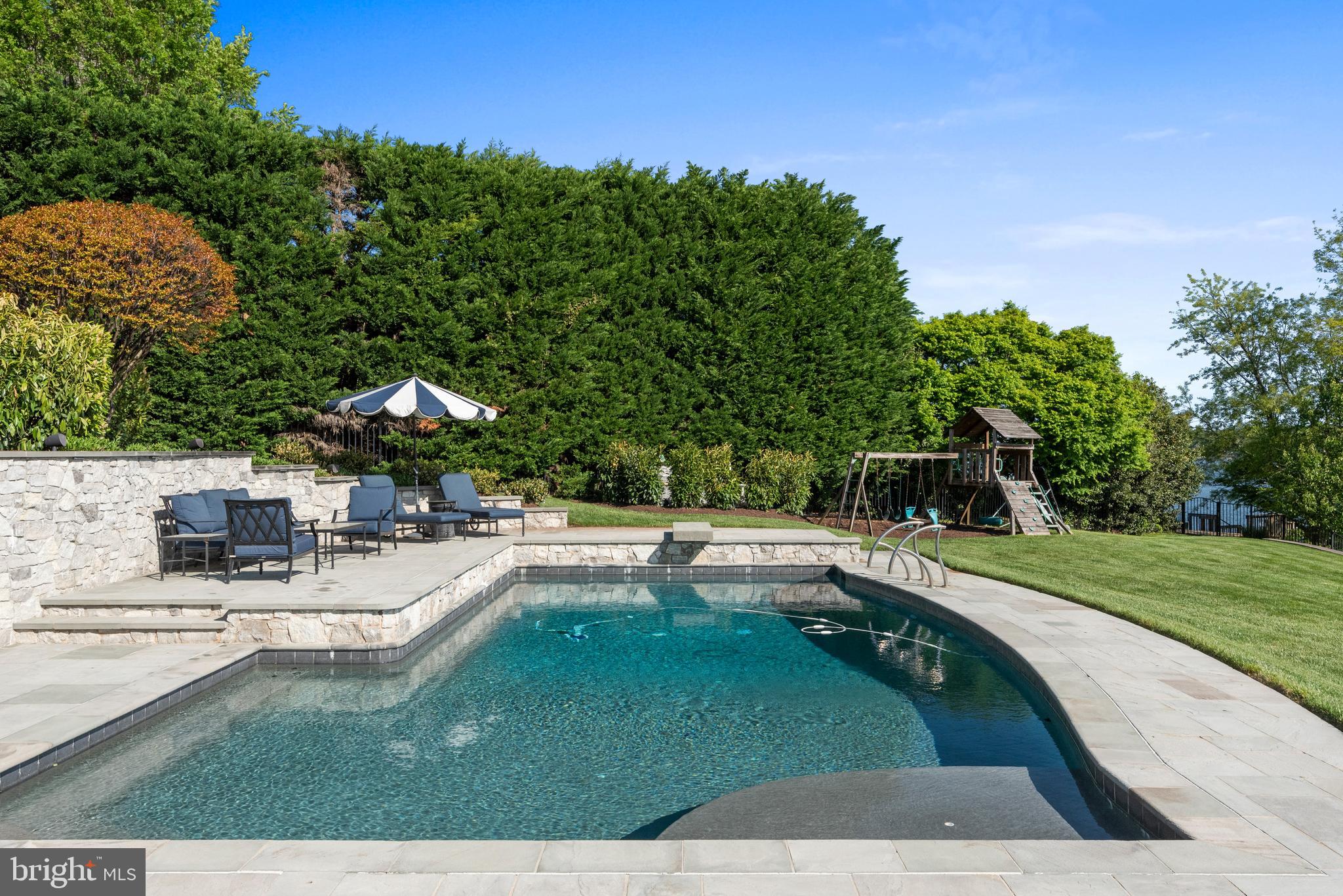 804 Coachway