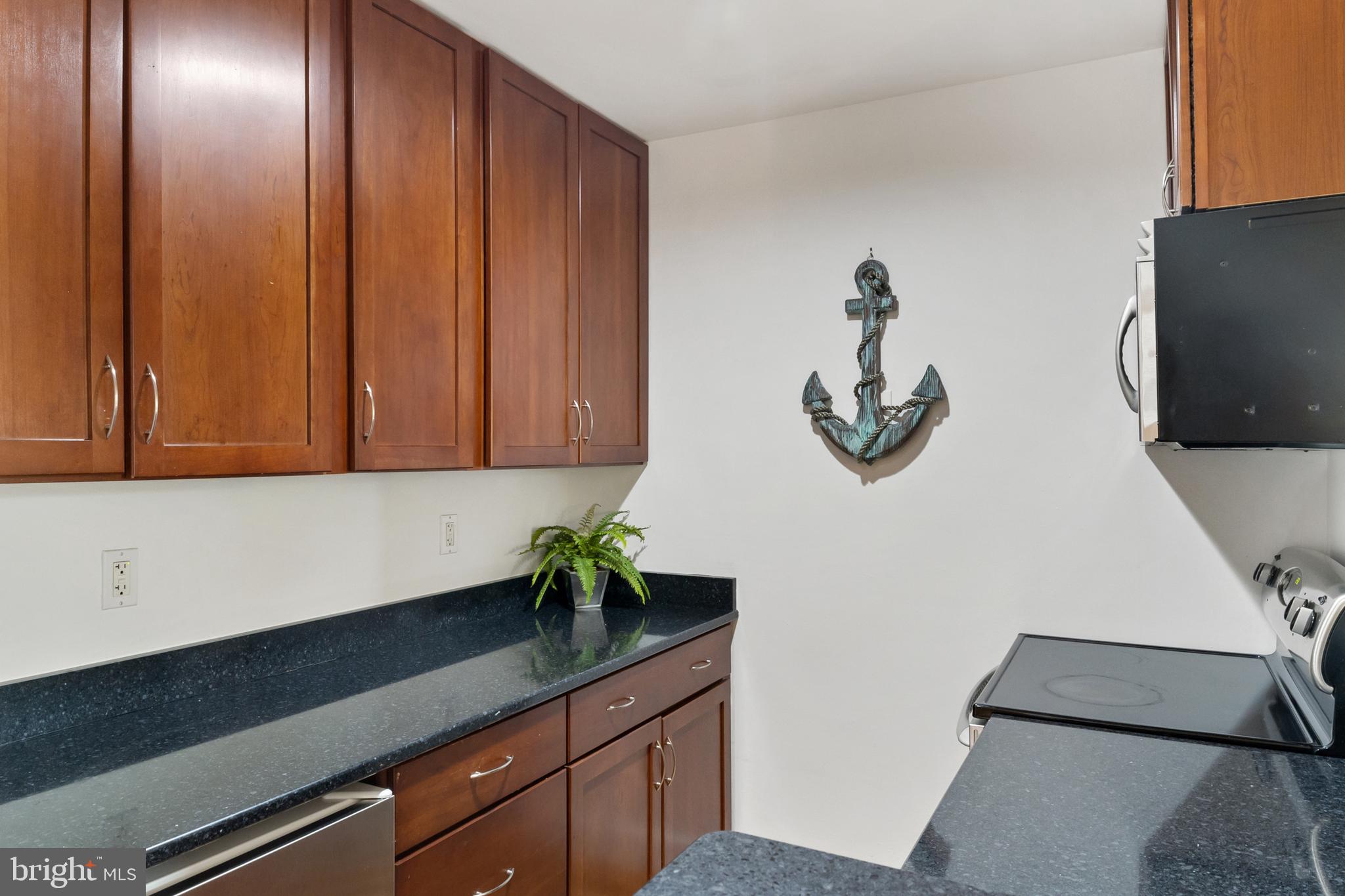 316 Burnside St #304