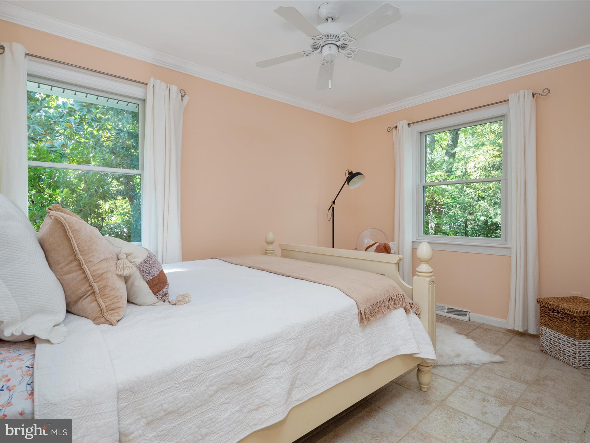 1676 SAINT ALBANS SQUARE