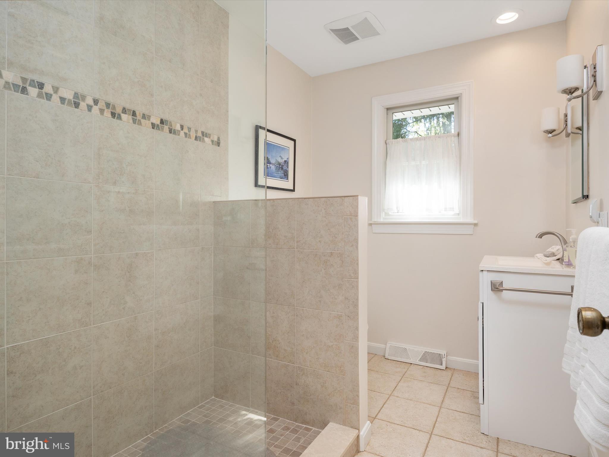 1676 SAINT ALBANS SQUARE