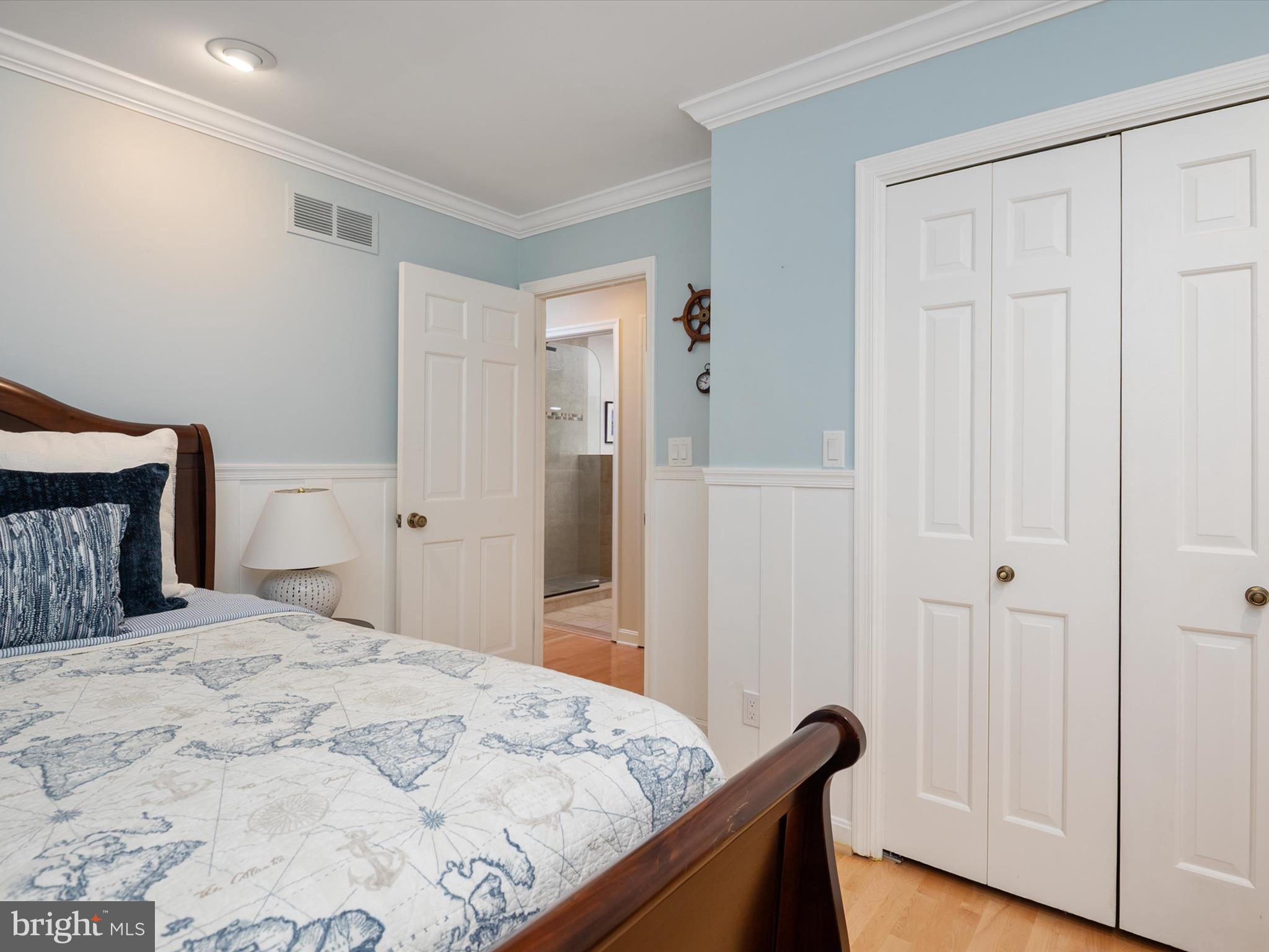 1676 SAINT ALBANS SQUARE