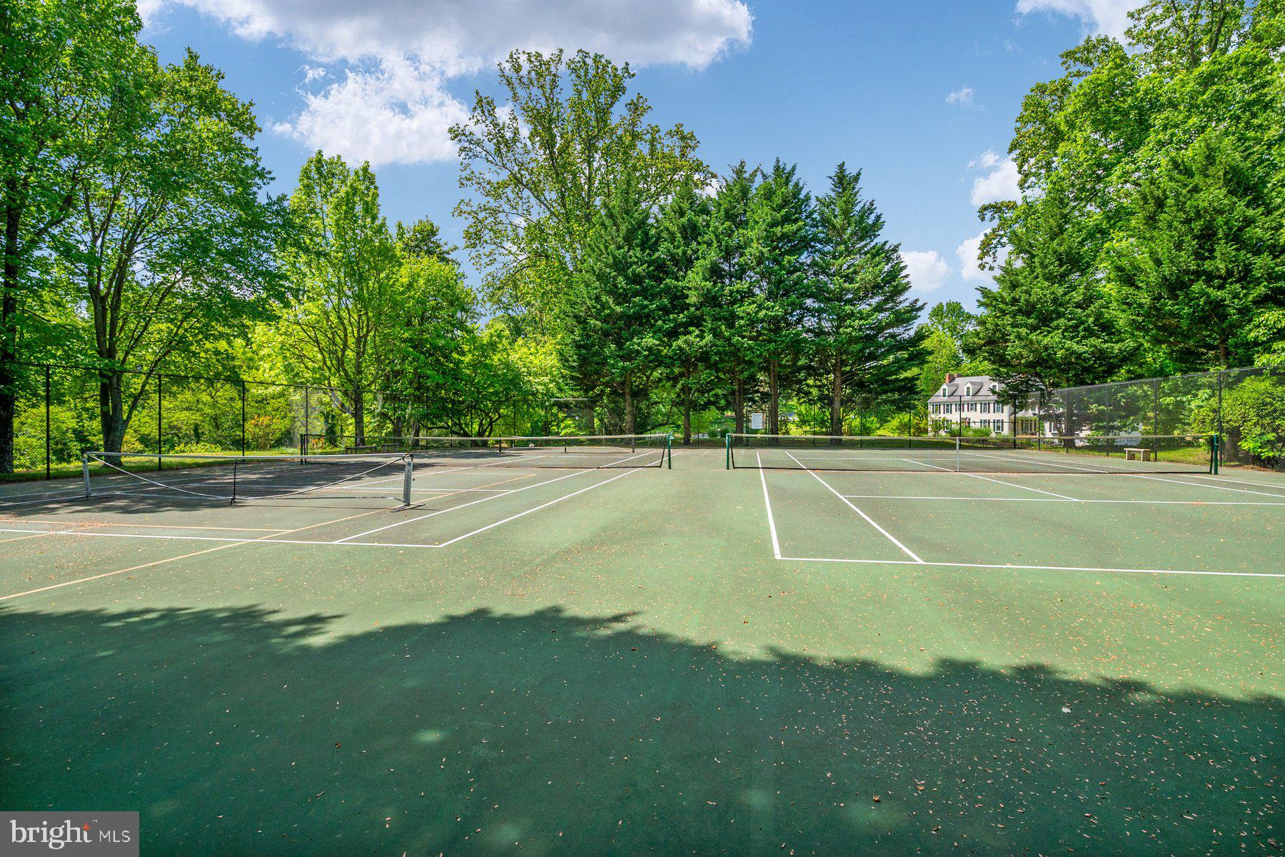 1676 SAINT ALBANS SQUARE