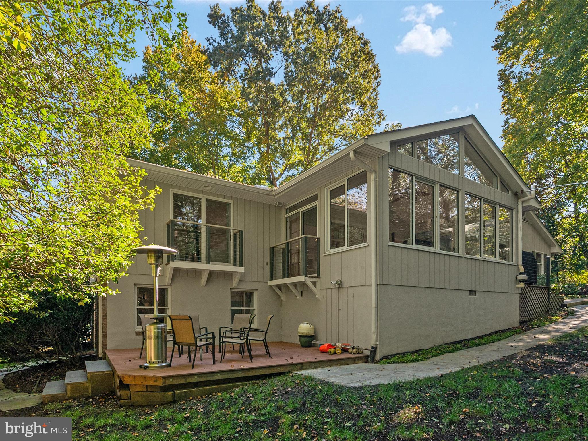 1676 SAINT ALBANS SQUARE