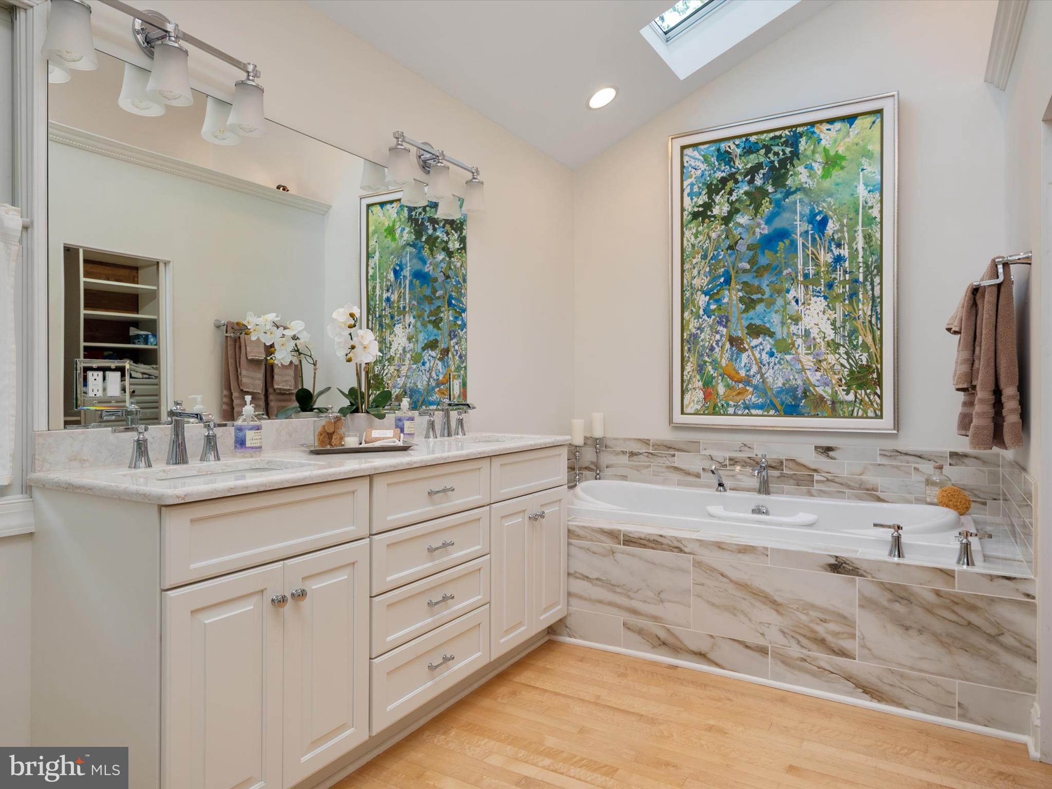 1676 SAINT ALBANS SQUARE