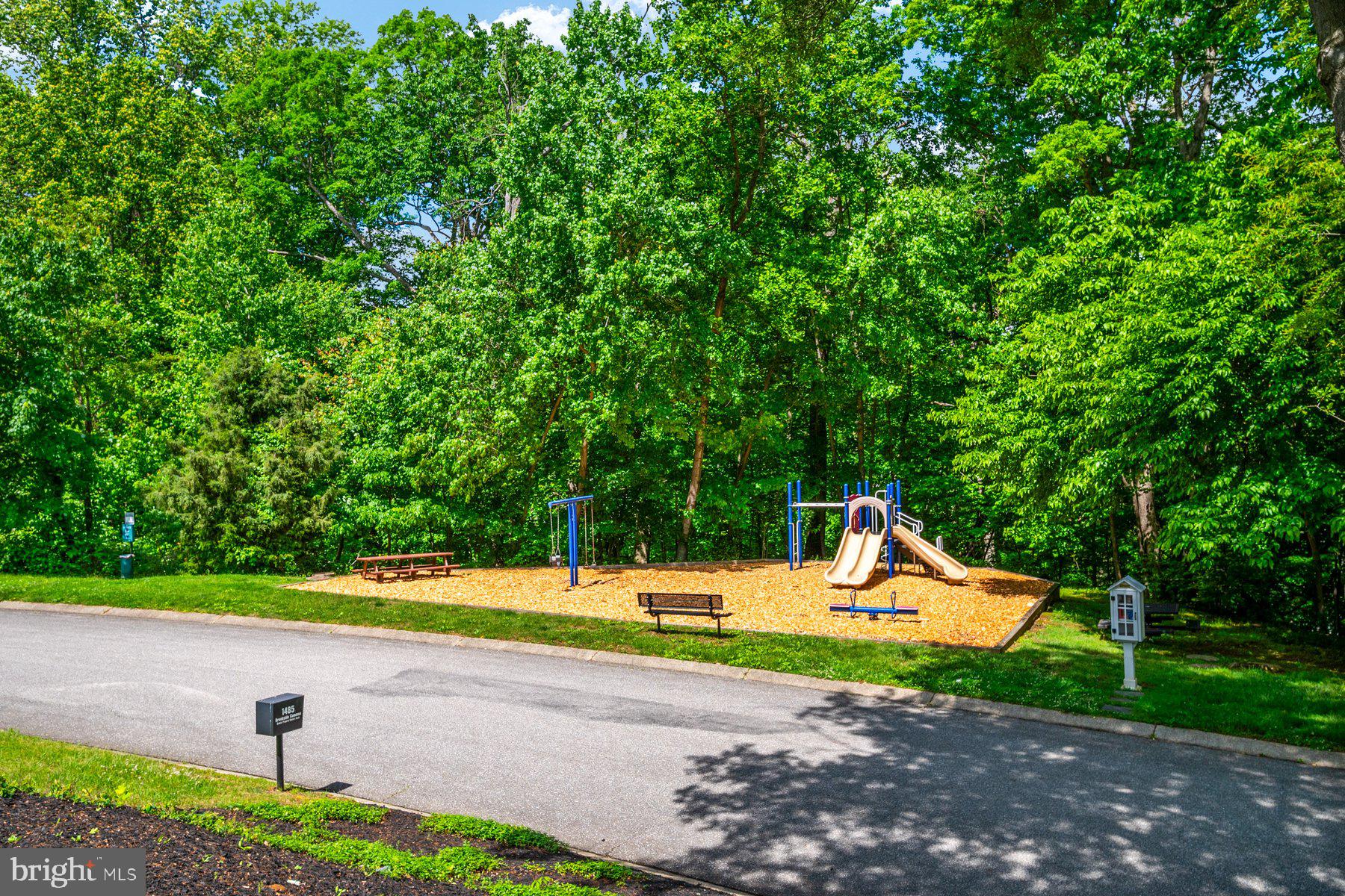 1676 SAINT ALBANS SQUARE