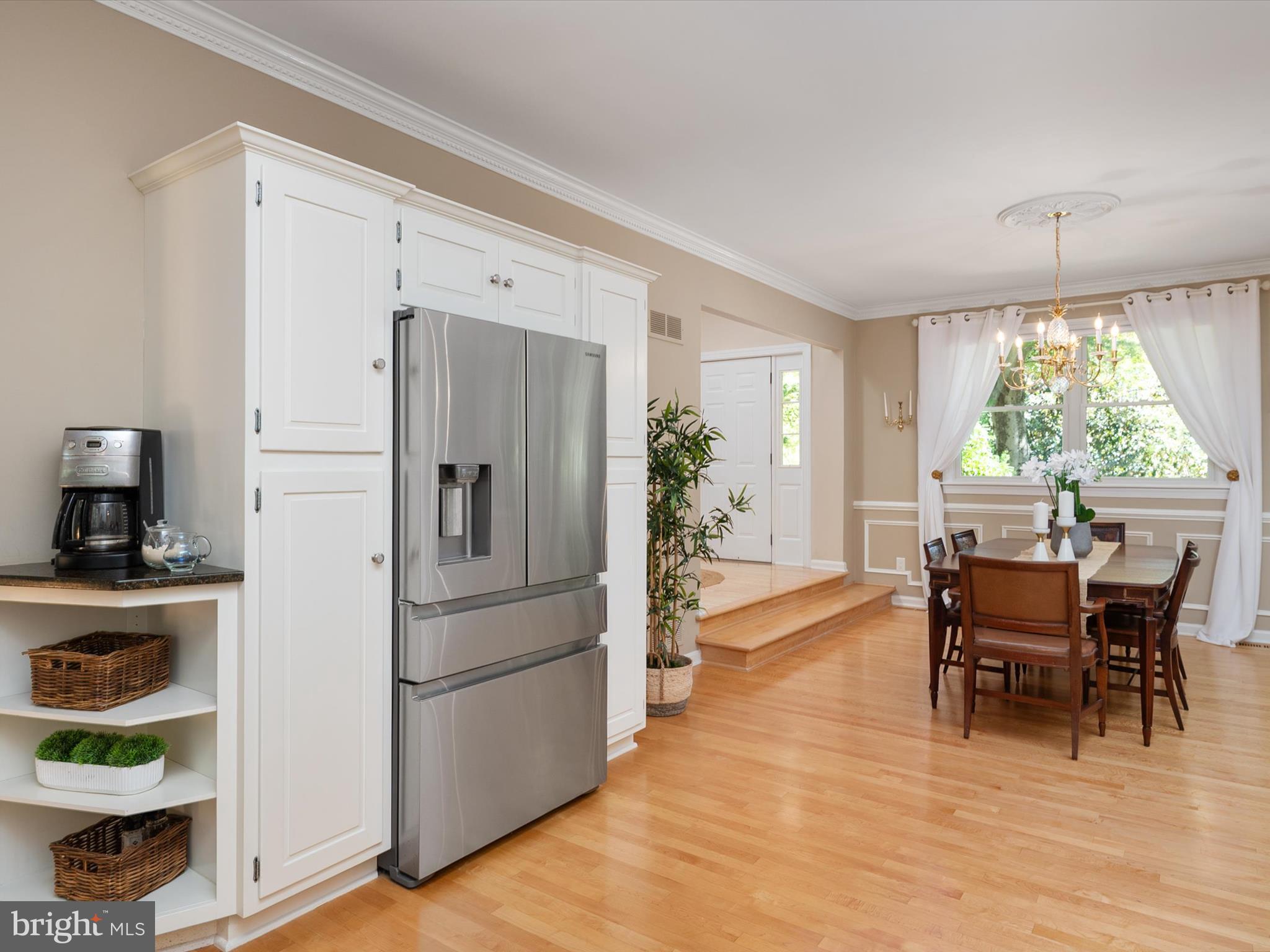 1676 SAINT ALBANS SQUARE