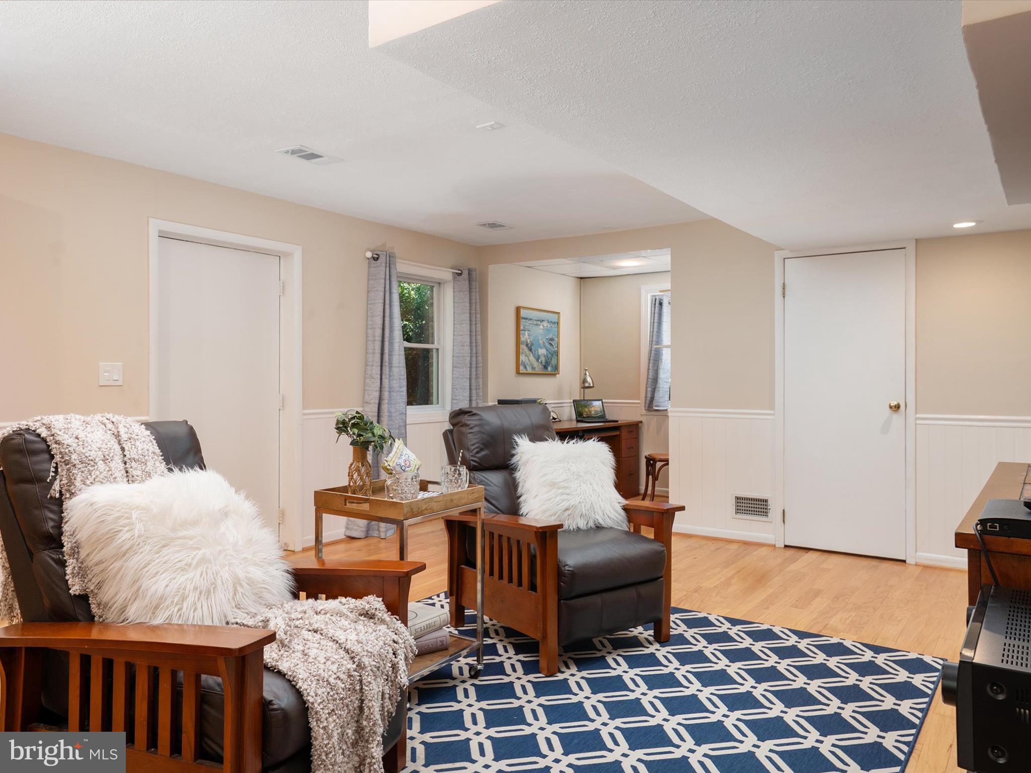 1676 SAINT ALBANS SQUARE