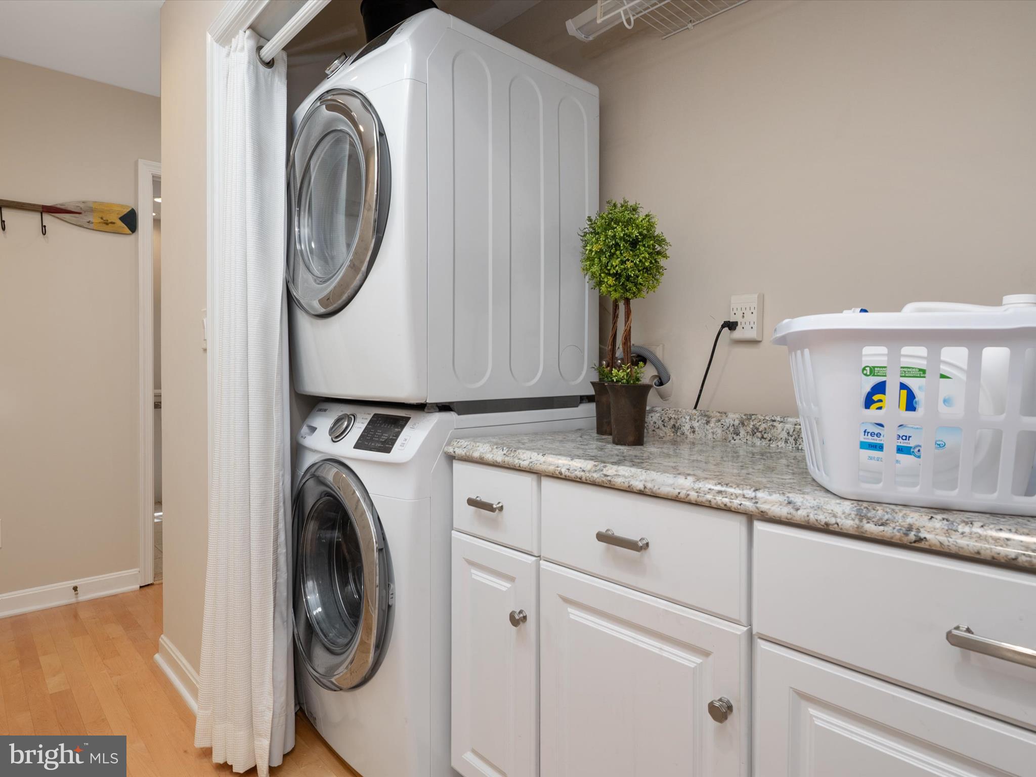 1676 SAINT ALBANS SQUARE