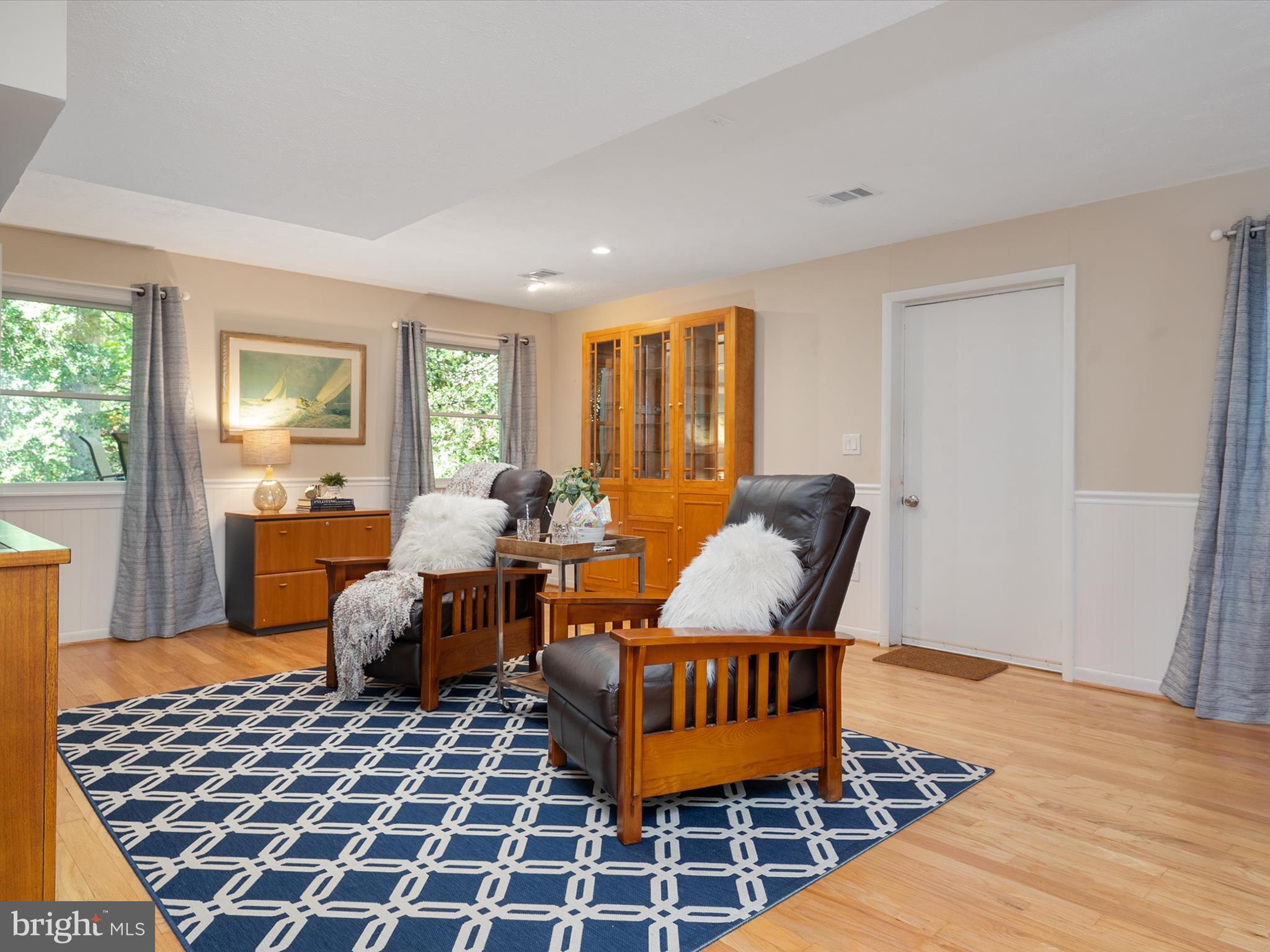 1676 SAINT ALBANS SQUARE