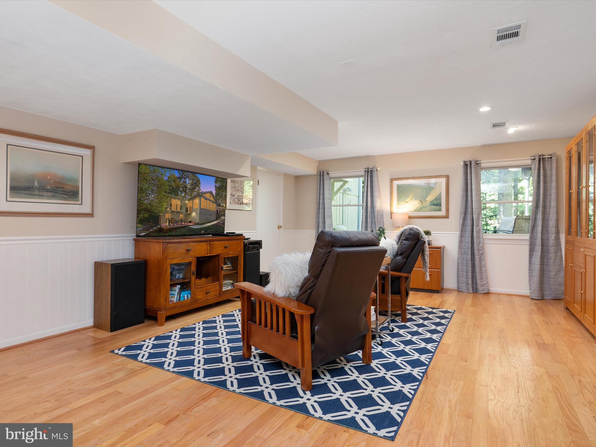 1676 SAINT ALBANS SQUARE