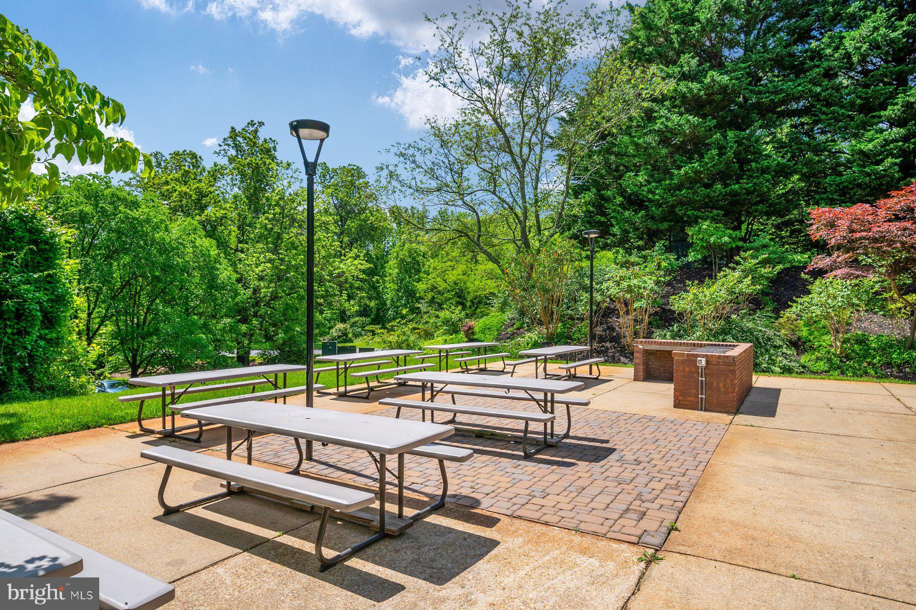 1676 SAINT ALBANS SQUARE