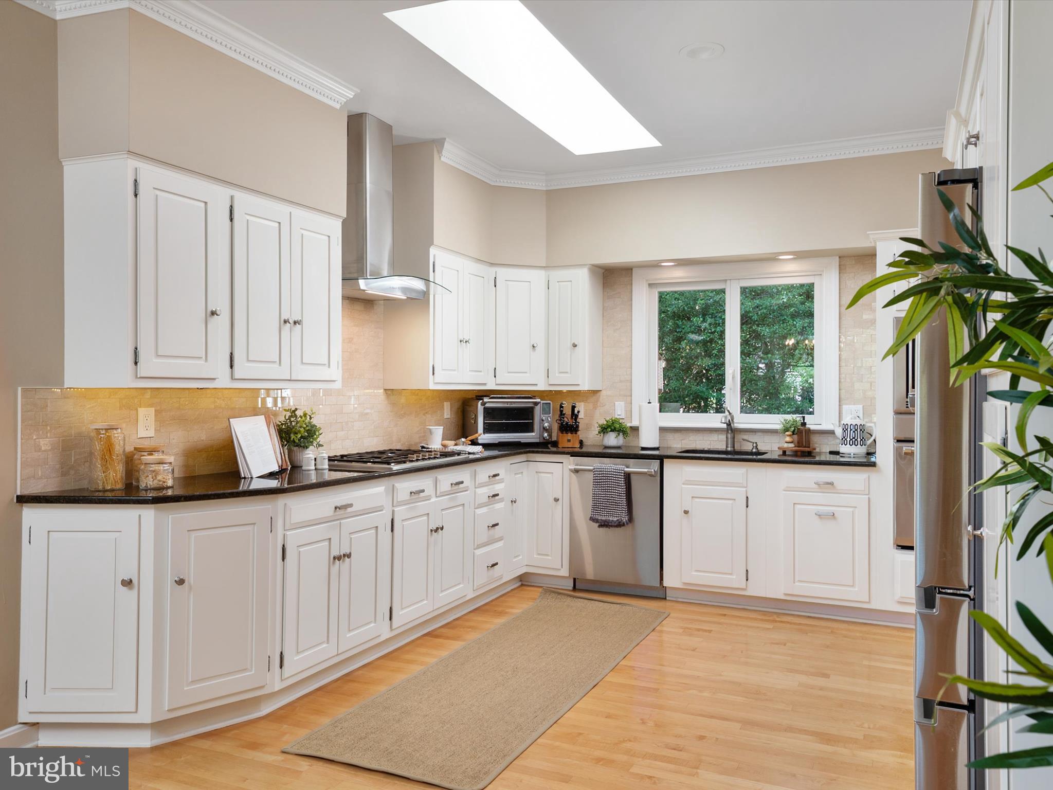 1676 SAINT ALBANS SQUARE