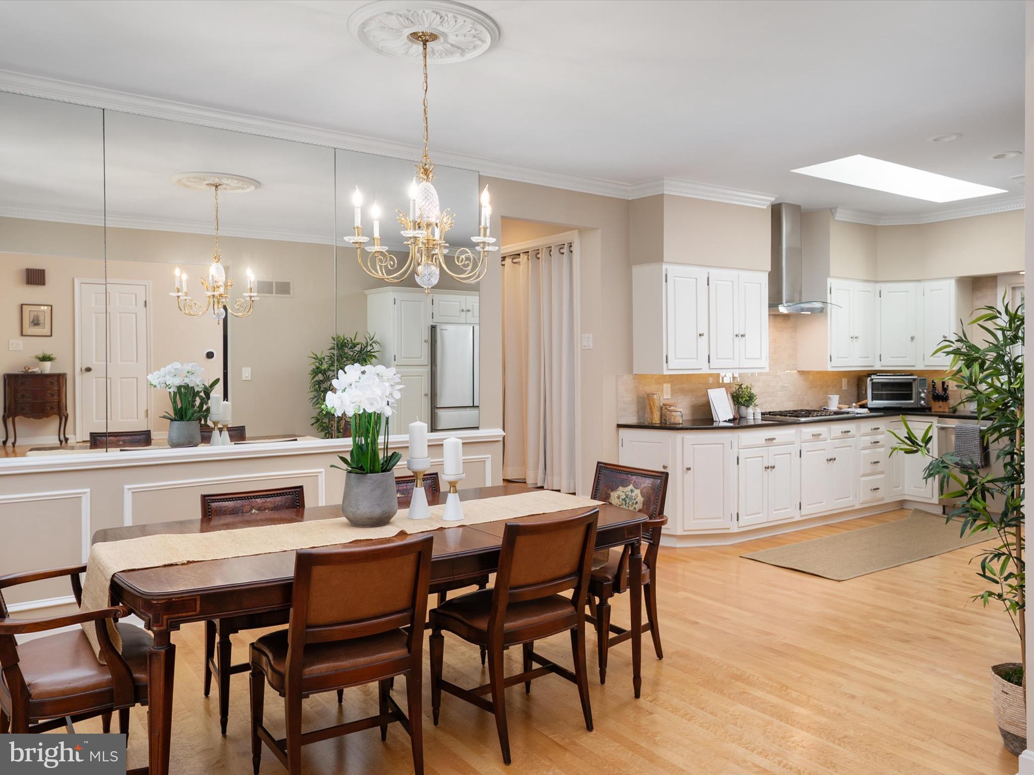 1676 SAINT ALBANS SQUARE