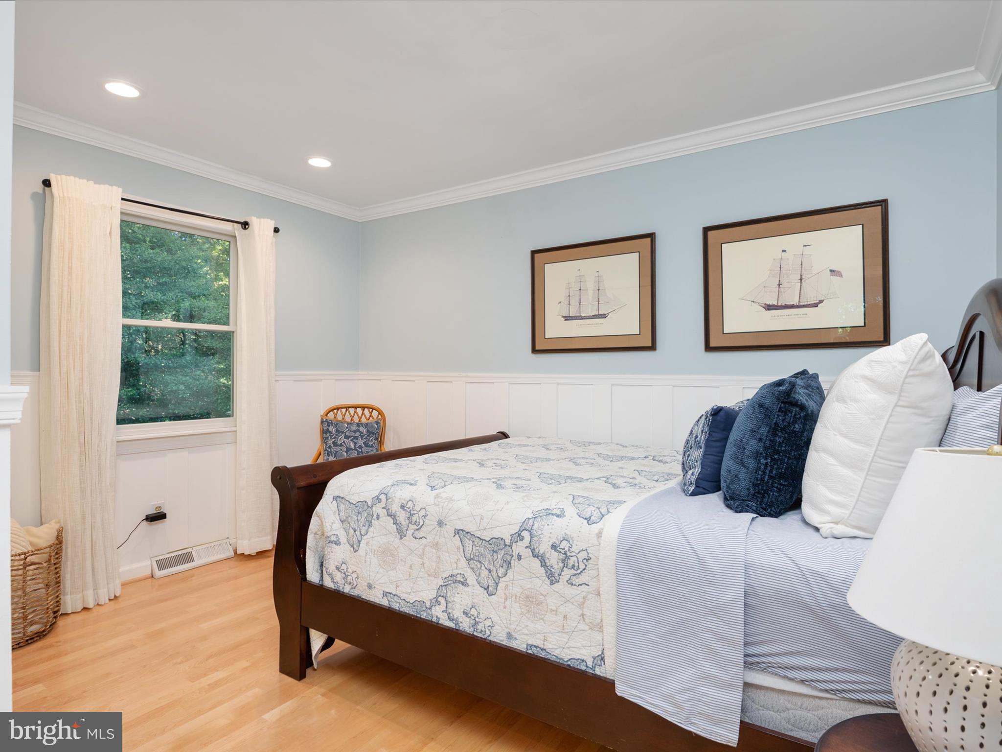 1676 SAINT ALBANS SQUARE