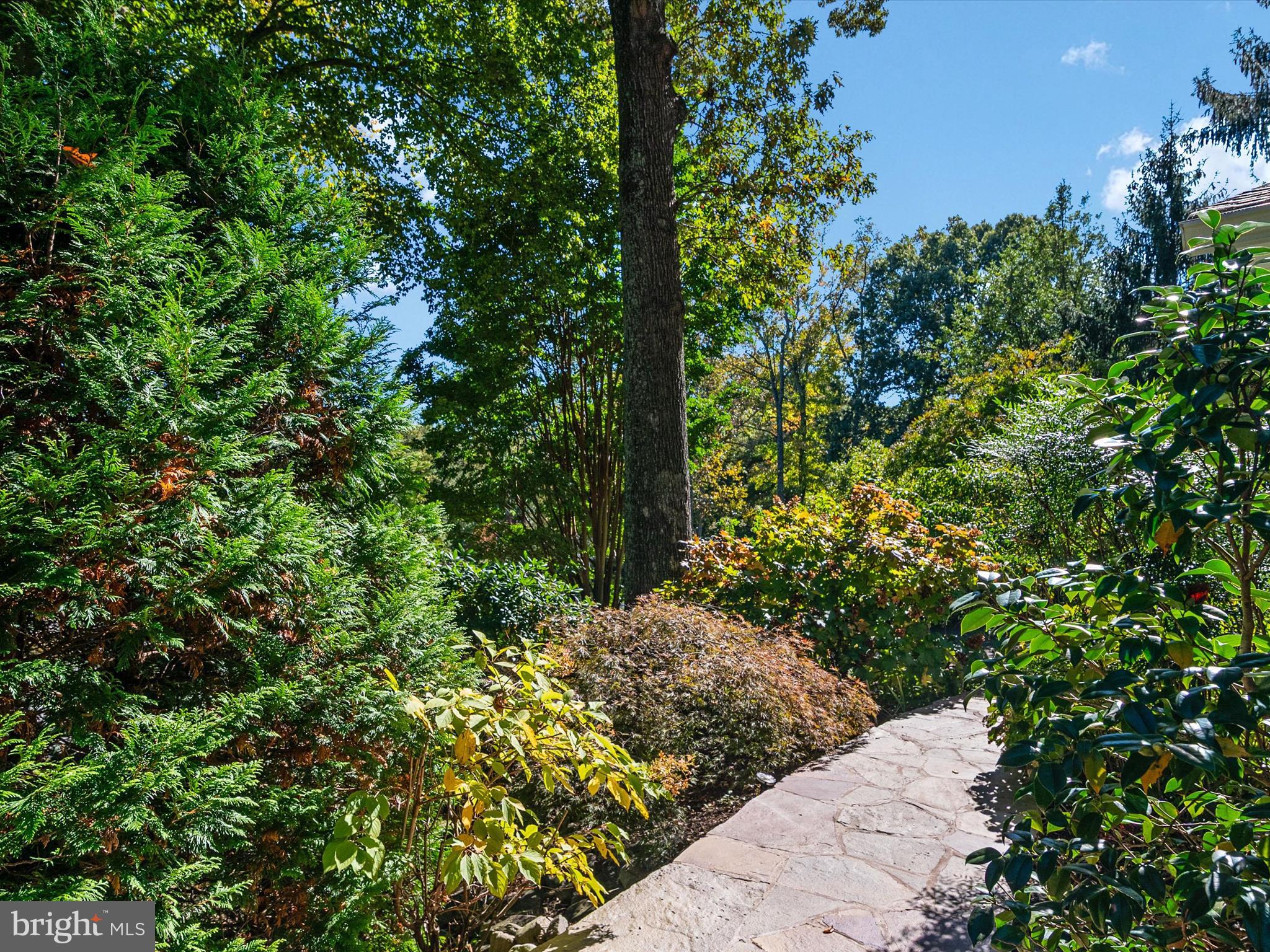 1676 SAINT ALBANS SQUARE