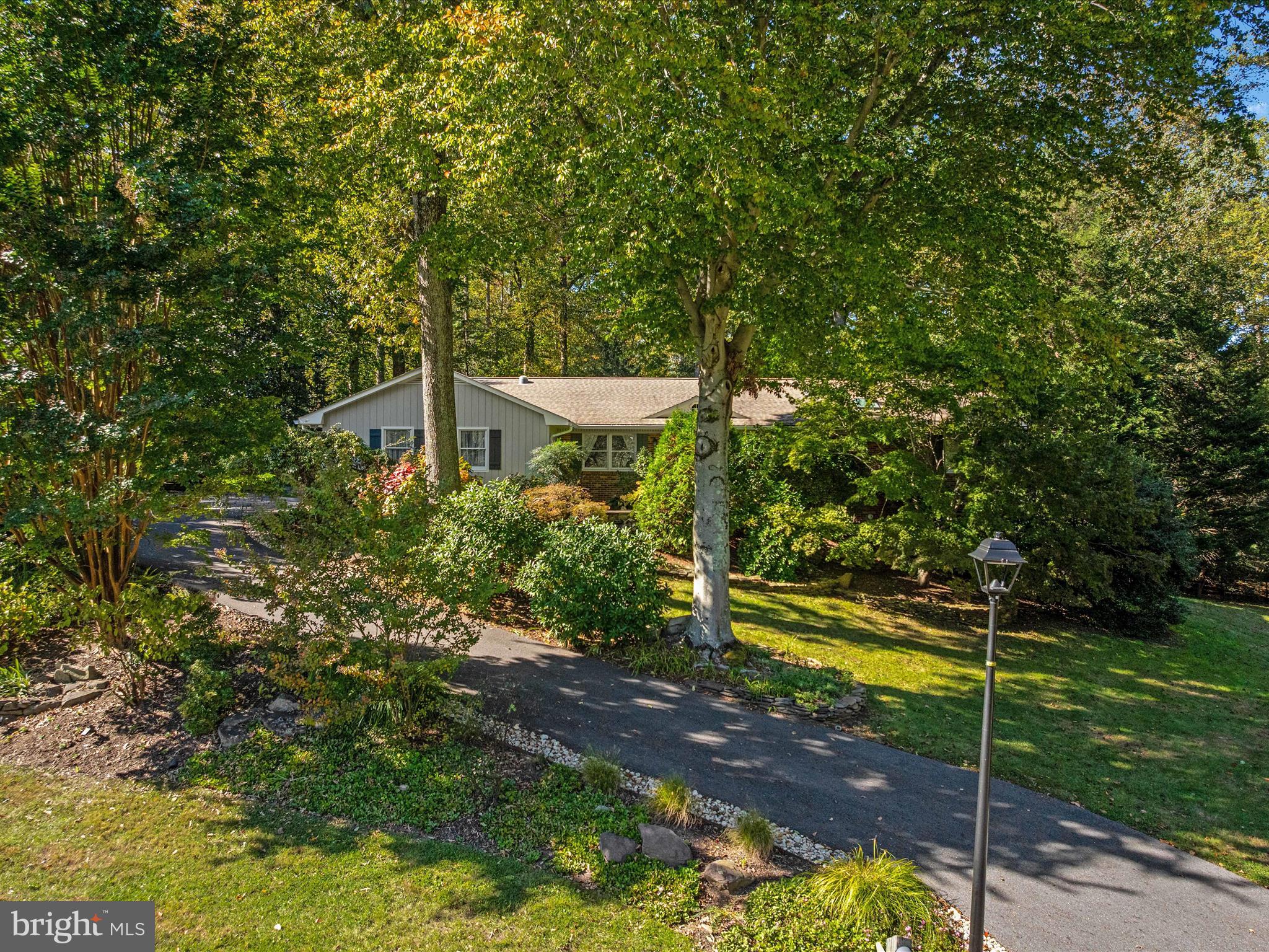 1676 SAINT ALBANS SQUARE