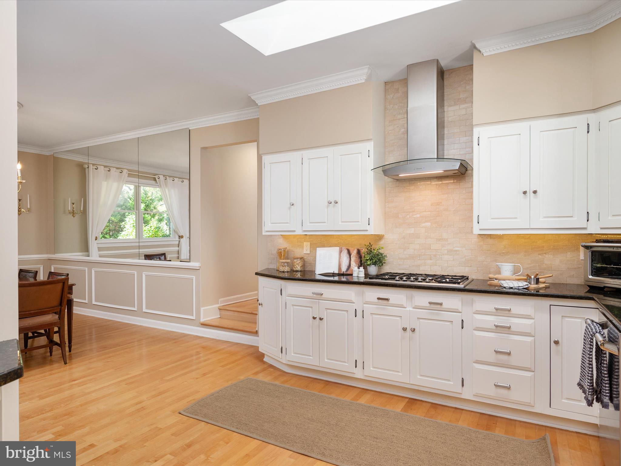 1676 SAINT ALBANS SQUARE