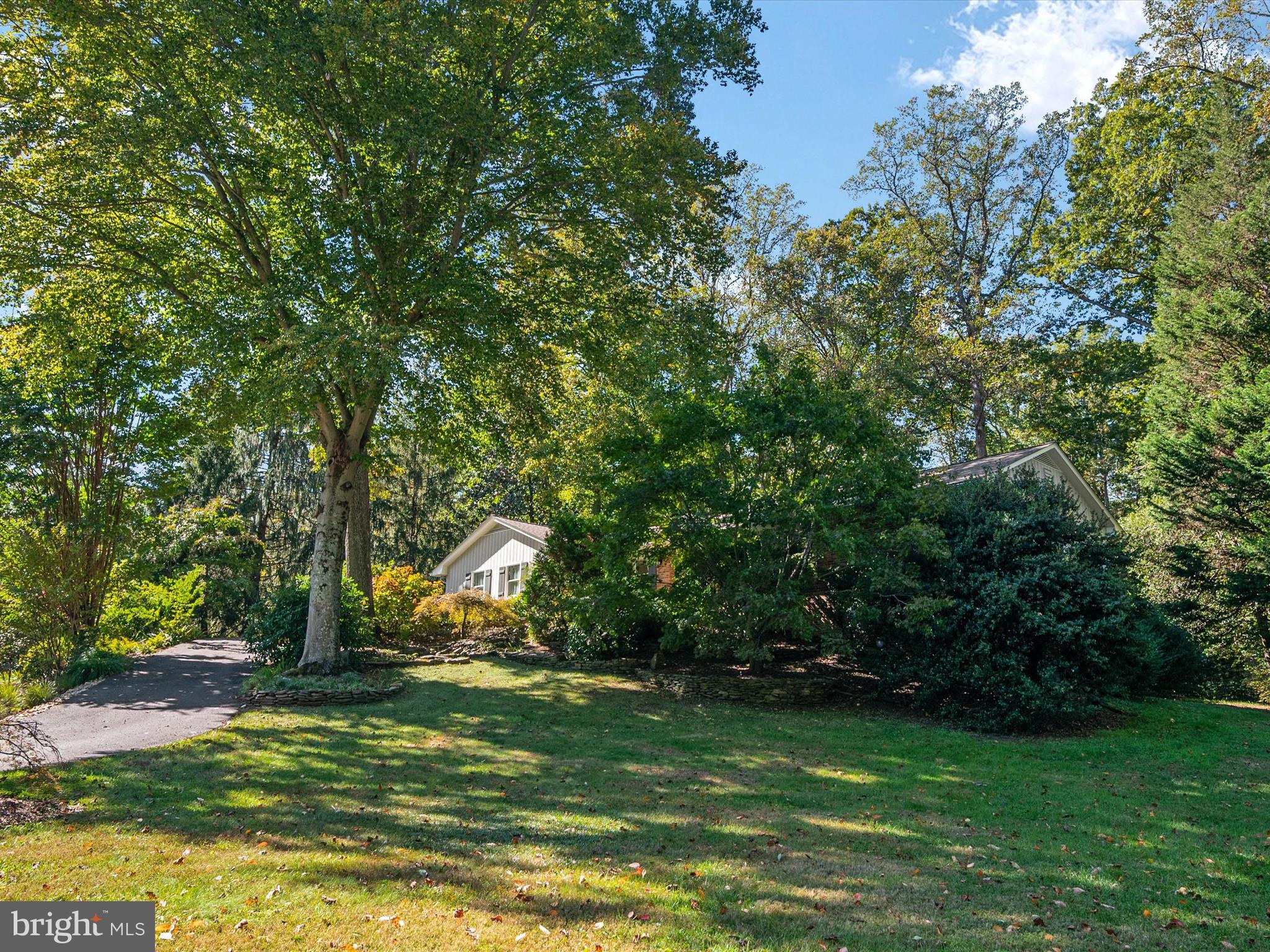 1676 SAINT ALBANS SQUARE