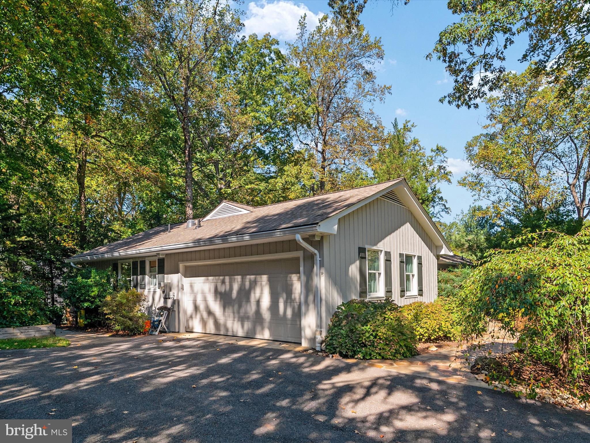 1676 SAINT ALBANS SQUARE