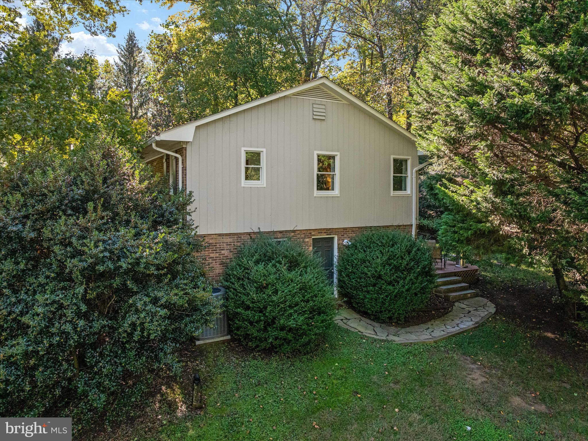 1676 SAINT ALBANS SQUARE