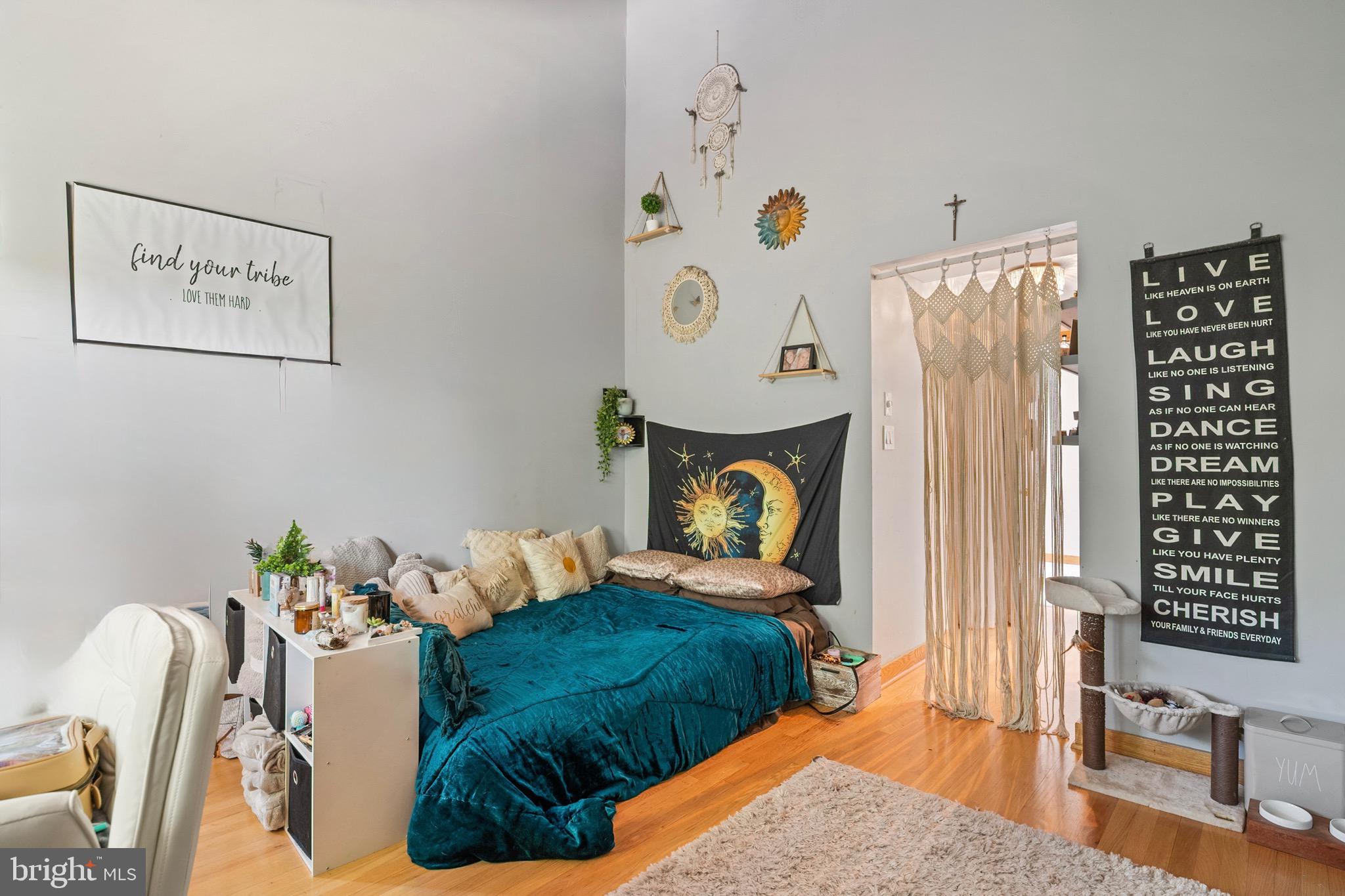 1588 EATON WAY