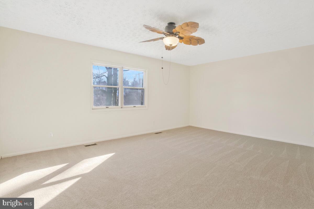 1938 Hannah Ave