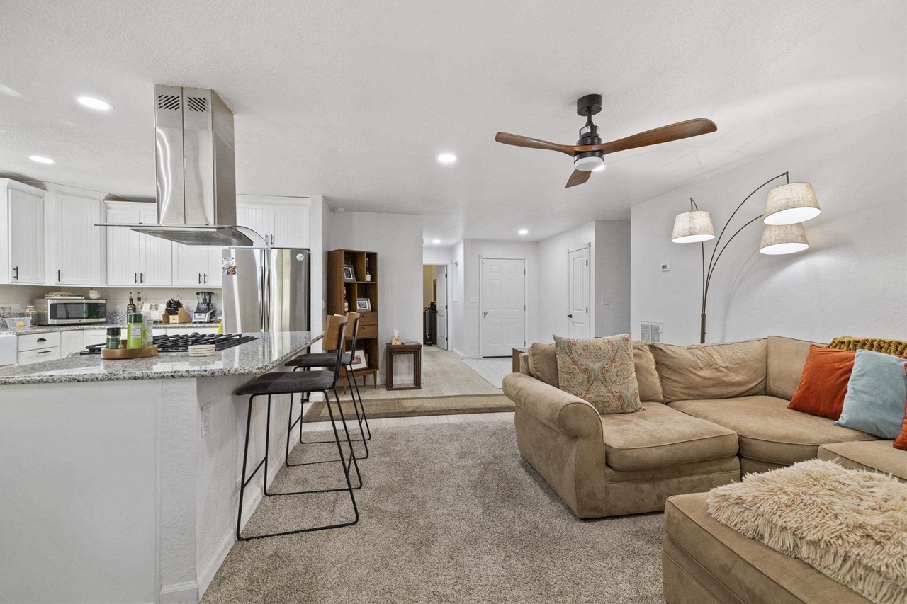 15512 Paseo De Los Robles