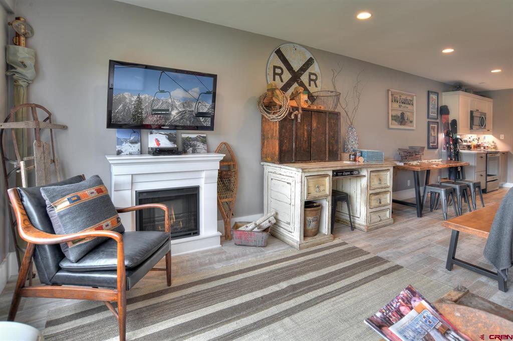 314 N Tamarron Drive Unit: 207