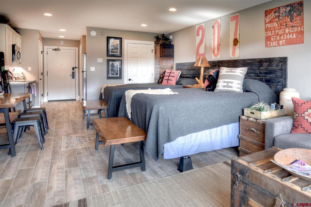 314 N Tamarron Drive Unit: 207