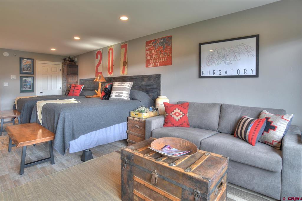 314 N Tamarron Drive Unit: 207