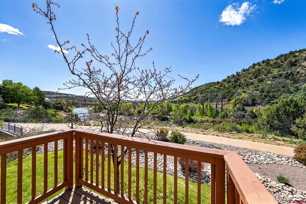 114 River Oaks Court