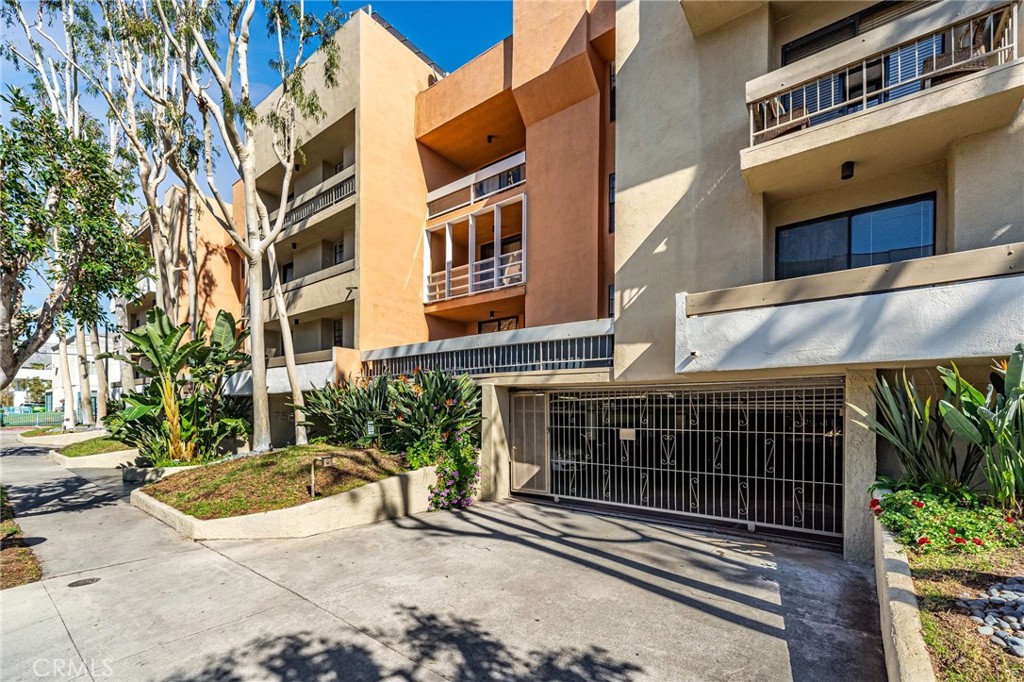 750 N Kings Road 220