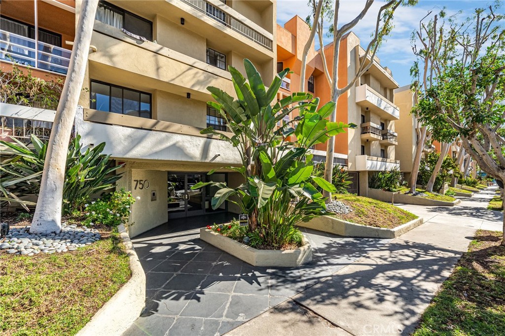 750 N Kings Road 220