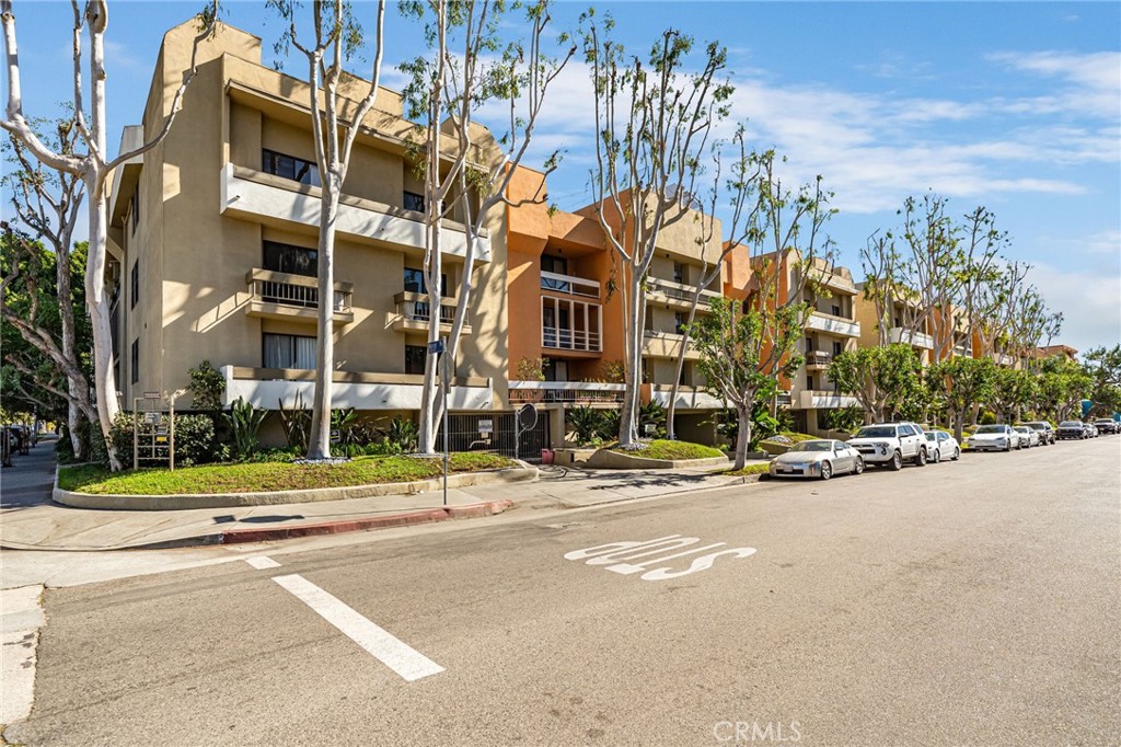 750 N Kings Road 220