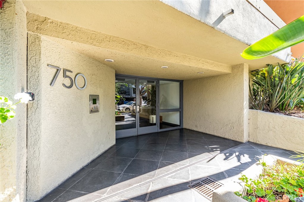 750 N Kings Road 220