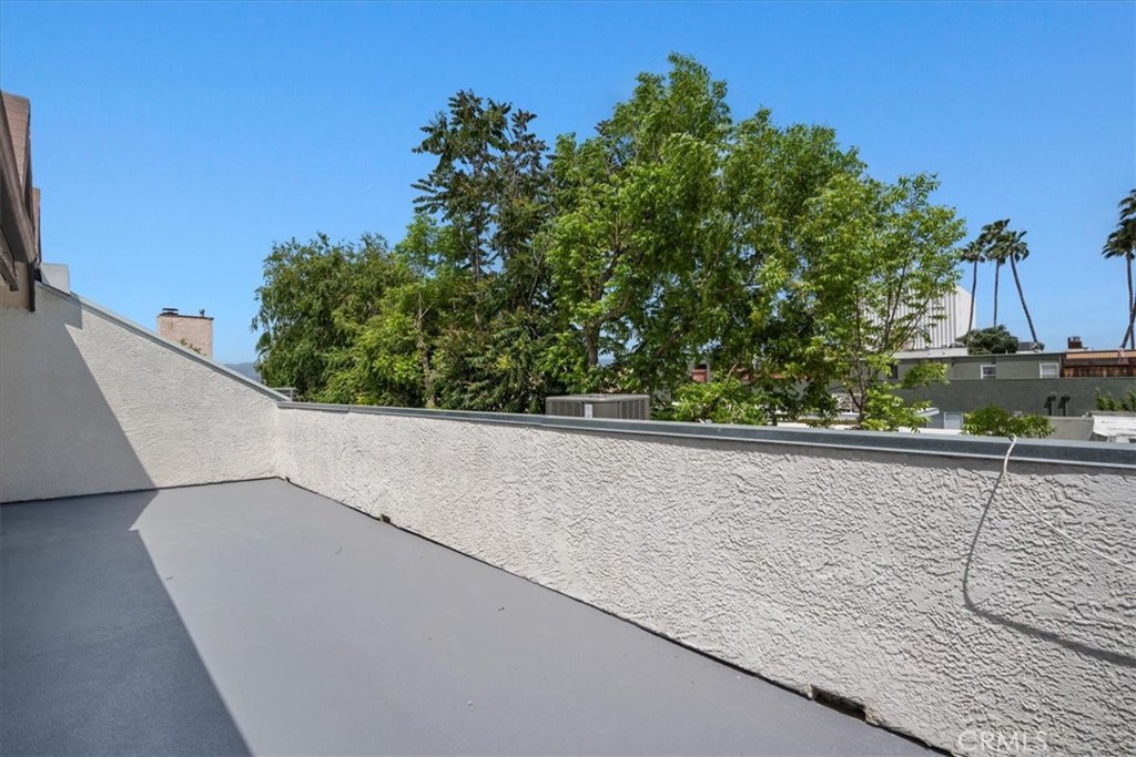 14937 Dickens Street 209